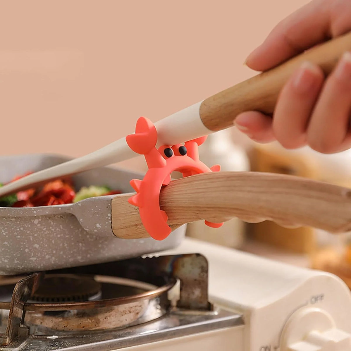 Spatula Rack, 2 Pcs Red Silicon 2.6 Inch X 2.36 Inch Crab Shaped Pot Handle Spatula Holder for Kitchen and Outdoors (Red)